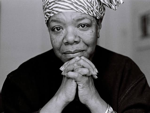 Não confio em pessoas que não se amam e ainda assim me dizem: 'Eu te amo'. Existe um ditado africano que diz: Cuidado quando uma pessoa nua te oferecer uma camisa.

- Maya Angelou