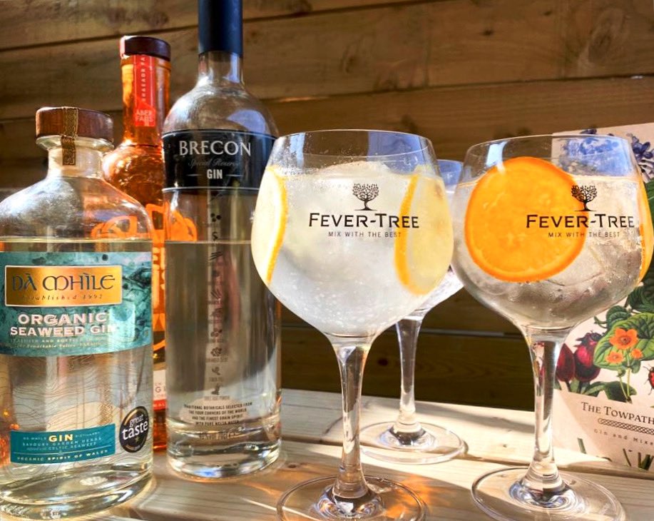 TowpathInn's tweet image. Our gin menu is having a revamp for Spring &amp;amp; Summer and this weekend we’re clearing out our current gins to make some space on the shelves! 
So, it’s “two for one” on G&amp;amp;Ts all weekend. Plus music from Jim Ramsey from 7pm 🎵