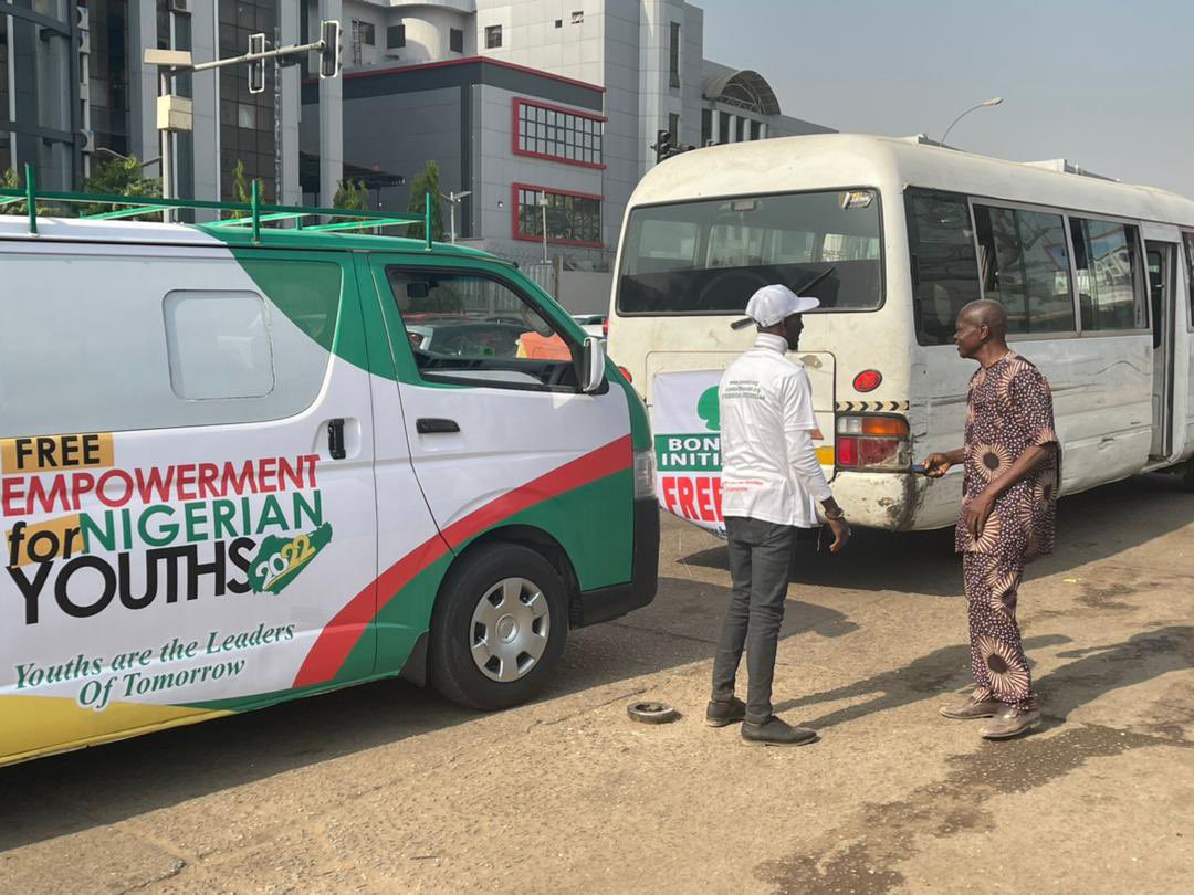_Bonalot's tweet photo. Hello my dearest Nigerians, we’ve been giving FREE rides to people and students in Abuja and Lagos since the fuel scarcity started. Help spread this so it can reach others. Nigeria will be great again 🇳🇬🇳🇬 💪🏾 https://t.co/bO5NqSoh0o