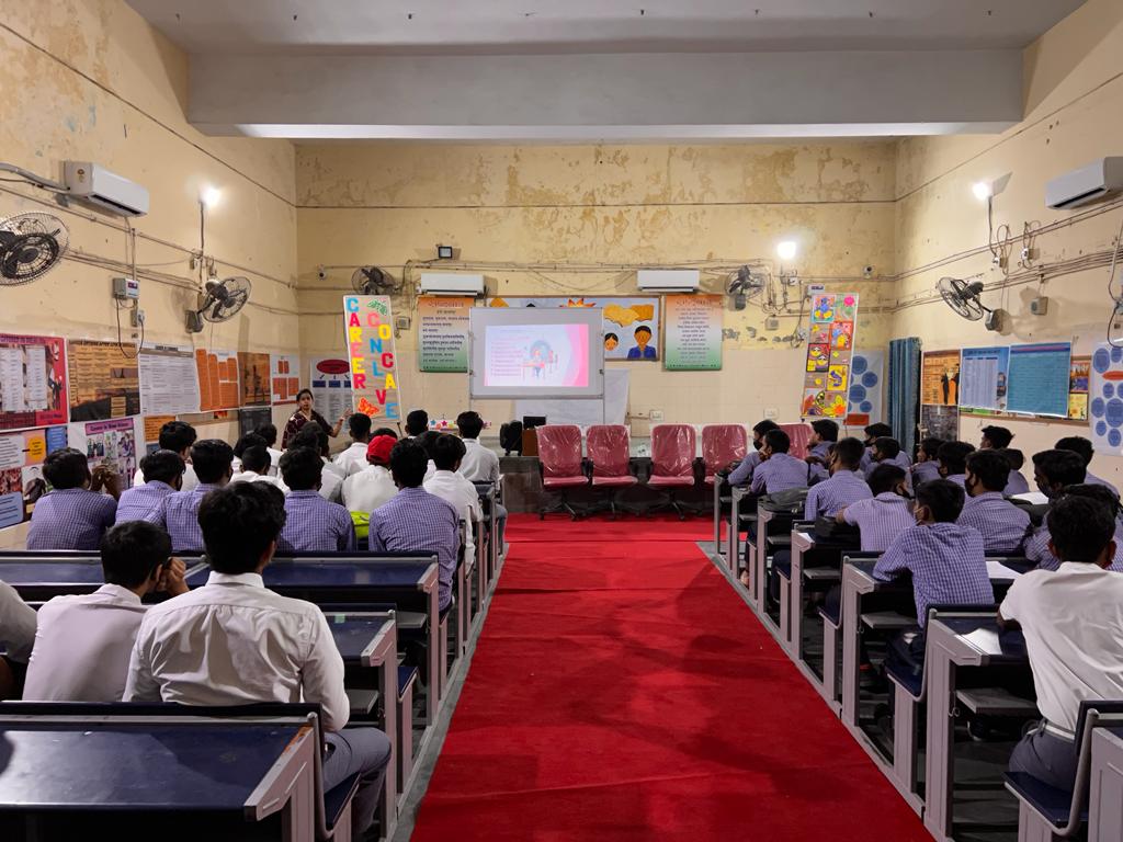 mukeshjain73's tweet image. Due to #COVID19 
As a miniature society we r missing lot of things
@RajouriSkvmain 
Carrier conclave for #XIIclass
Students of zone15,west-A
DOE Delhi organised today
@PbpandeyB 
@Mangalj33776122 
@LetsTalkEdun