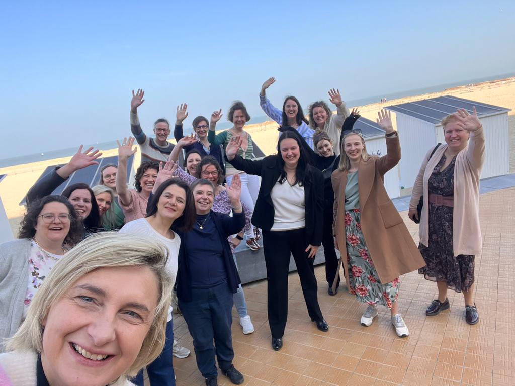 crevits's tweet photo. Met @VenM aan zee. 🧡

Samen de lijnen uittekenen voor de toekomst. 

Chapeau voor zoveel engagement! https://t.co/MRl2IAgDNB