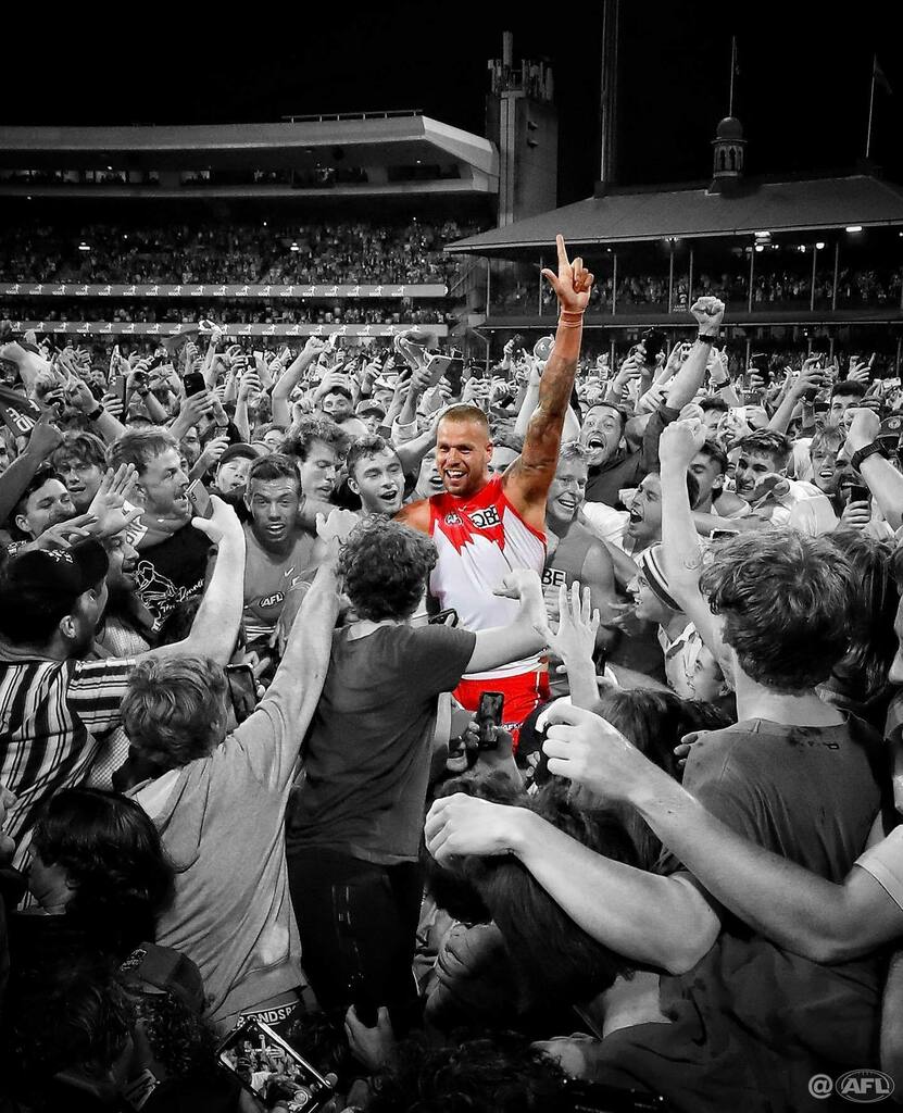 MichaelCWillson's tweet image. Thank you for all the kind comments, calls and messages. It is never lost on me the privilege of my role, and despite the anxiety, it was an honour documenting one of the greatest footballing moments we will ever witness🌛