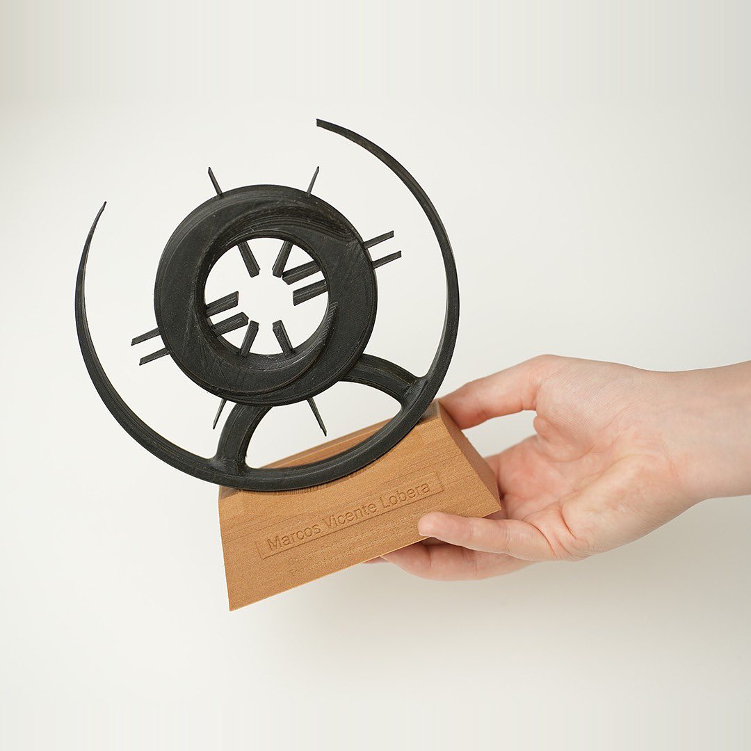 finalprint_xyz's tweet photo. Diseño e impresión de los trofeos para el Colegio Profesional de Ingenieros Técnicos en Informática de Aragón, los cuales se entregaron ayer en el acto de cierre de la Semana de la Ingeniería Informática. Empleamos PLA negro y PLA de hueso de oliva como materiales. https://t.co/WQsivLC82s