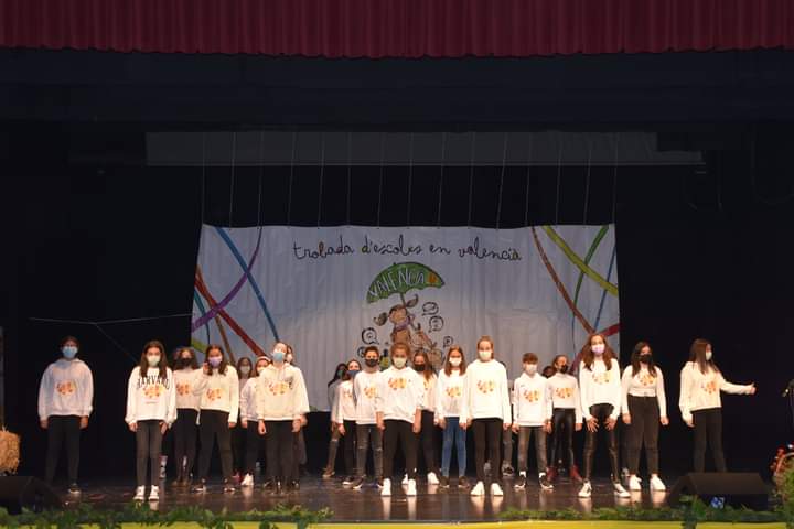 Gràcies per acompanyar-nos en la presentació de #Trobades2022 de les Valls del Vinalopó al Pinós, reboniques i rebonicos! Quin goig retrobar-nos, amb tanta alegria i esperança! I poder festejar la llengua juntes de nou! L'enhorabona a l'alumnat i els centres guanyadors #Sambori.
