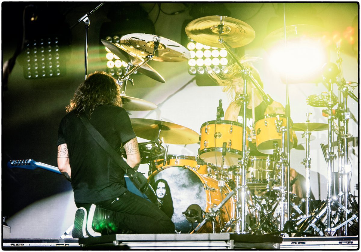 Anniebackroom's tweet photo. @foofighters heavy is the heart. Again. #TaylorHawkins 💔 https://t.co/f6z9WCjPVj
