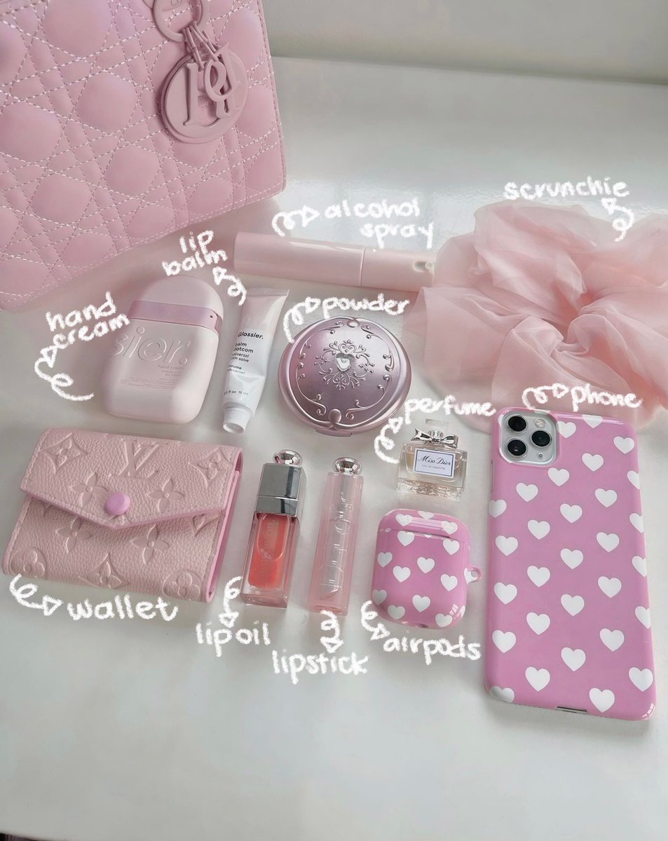 what's in my bag <3