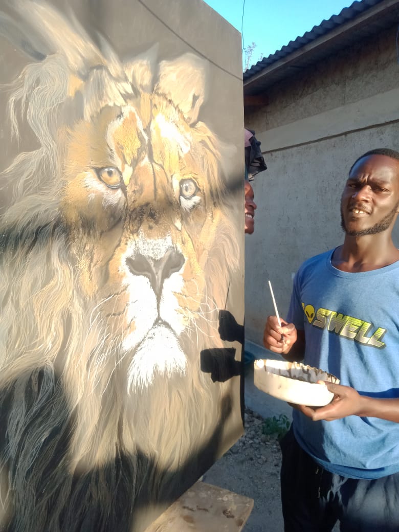 MMUSTRUGBY's tweet photo. A criminologist with a paintbrush
Other than being a master planner on the field @OmbimaWoshie balances his time in school and field work and still has time for the brush in the morning 
He started painting back in 2021 following tutorials on YouTube
#theboysfromlurambi https://t.co/UrMUTxu7Lb