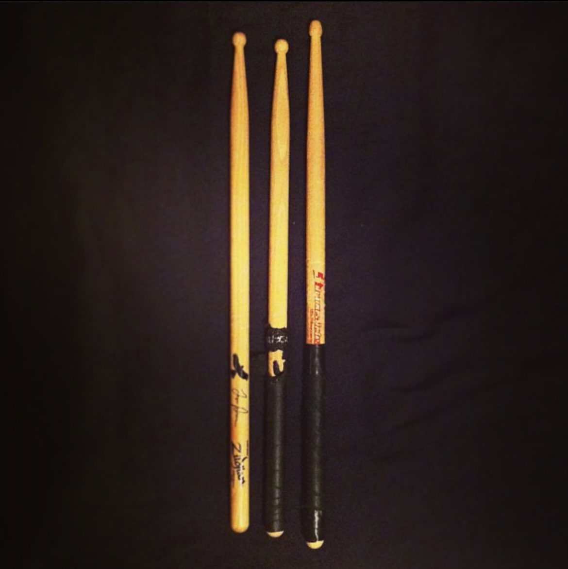 Oliver_Morris's tweet photo. Can’t believe it - RIP Taylor thanks for the memories and the sticks! One of the best to ever do it

https://t.co/vw0bleKTLU https://t.co/IhFM0Xpx0G