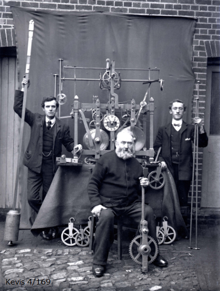 WestSussexRO's tweet photo. The Streeter/Steadman lads are here to remind you that the #ClocksSpringForward tonight.
π· Petworth Church, with clockmakers E Streeter and J W Steadman working on the clock, 1905. https://t.co/MNUSn9ZRbJ