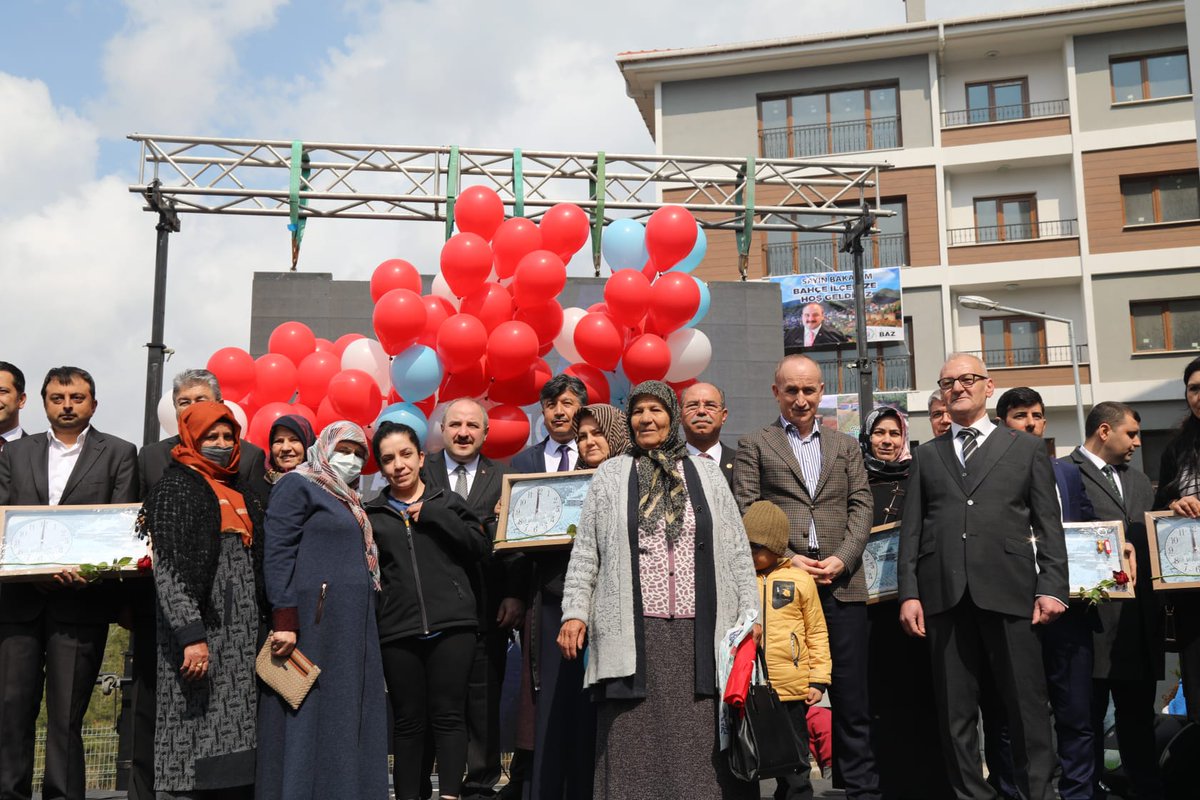 Toki_Kurumsal's tweet photo. Osmaniye Bahçe'de inşa ettiğimiz 135 konutumuzun Anahtar Teslim Töreni Sanayi ve Teknoloji Bakanı Sn. @varank ve TOKİ Başkanımız Ömer Bulut'un katılımlarıyla gerçekleşti.

🏡Yeni konutlarımız vatandaşlarımıza hayırlı uğurlu olsun. https://t.co/aU1wGYtMq1