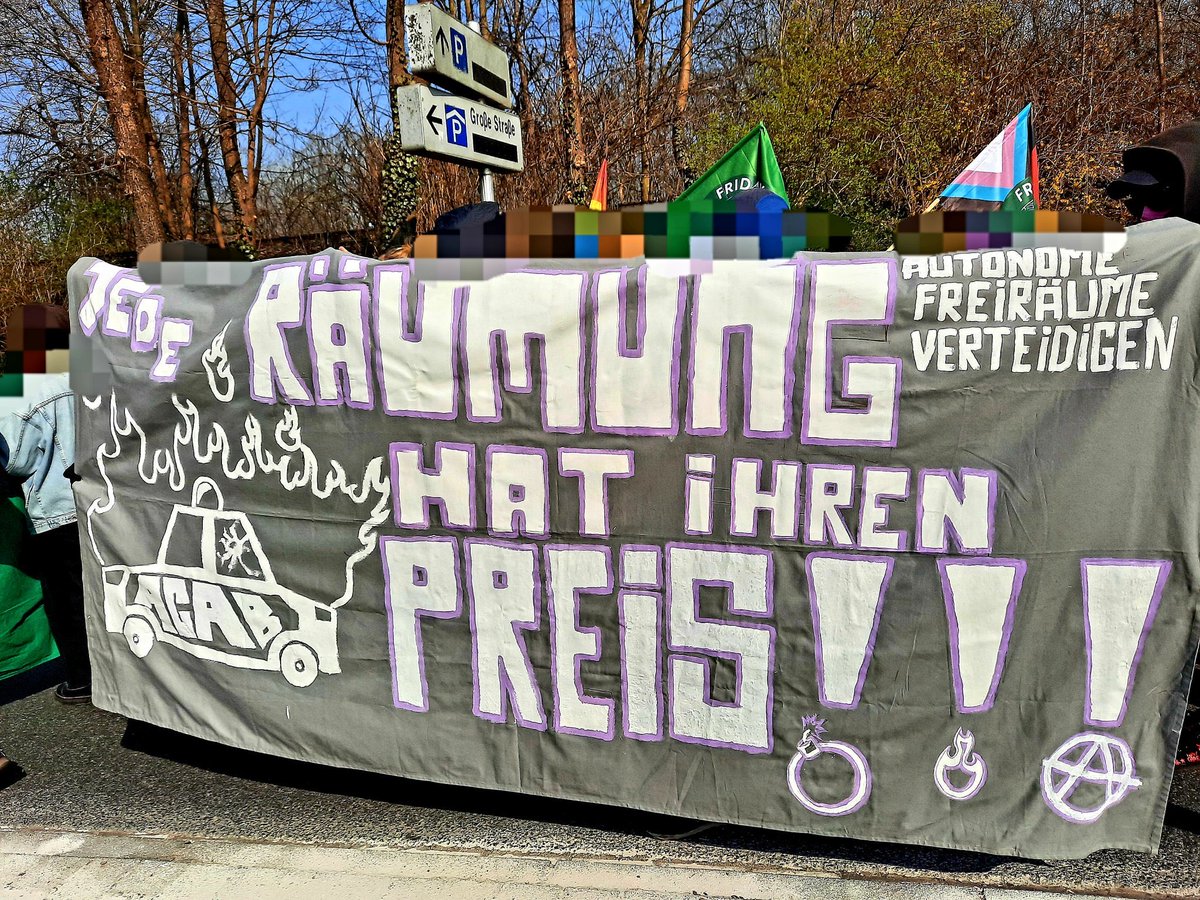 fff_flensburg's tweet photo. 🔥Mit über 300 Menschen waren wir heute in Flensburg auf der Straße 🔥

💚Danke an alle, die da waren, und mit uns gemeinsam ein starkes Zeichen für Klimagerechtigkeit und Frieden gesetzt haben!

Wir konnten insgesamt über 330€ Spenden sammeln für @operation.solidarity. https://t.co/K9IajekQ5C