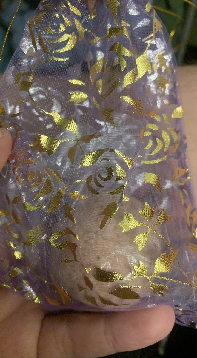 aquariumtigers's tweet photo. Here is my review of the bath bomb I received from @seamslegitDMV - first off packaging was great - little bit of sparkle, little jazzy (actual packaging may vary (1 of … ???) https://t.co/KsLhkZK9kY
