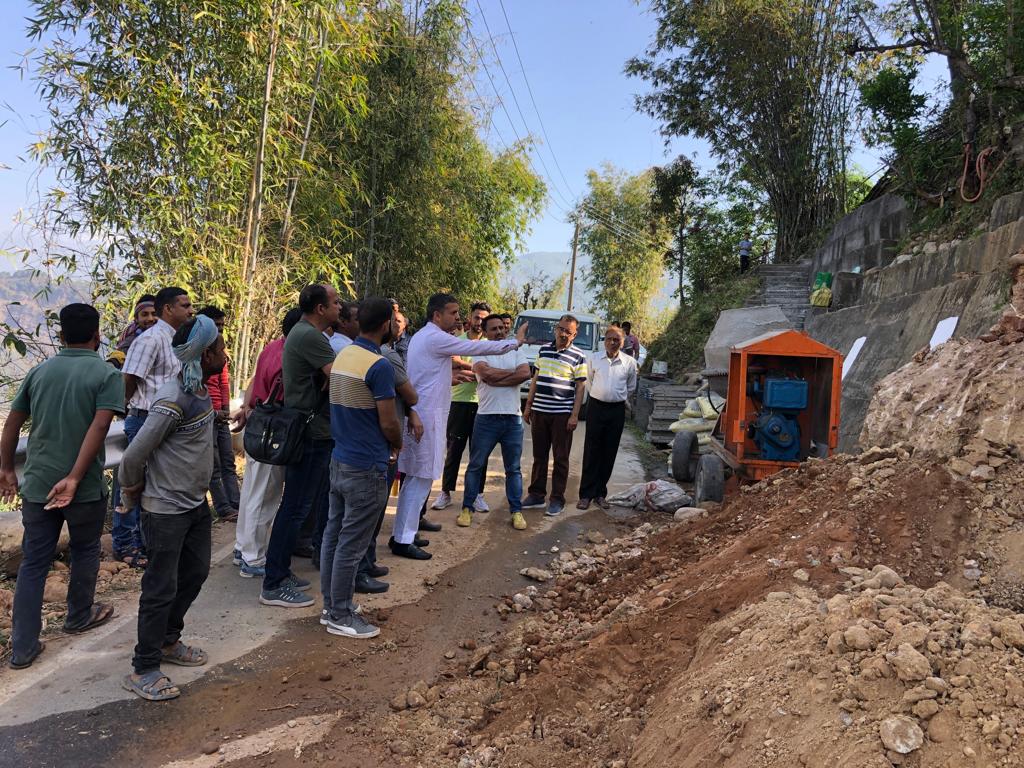 rajatthakurbjp's tweet photo. आज हमने प्रौण गांव में देवतुल्य कार्यकर्ताओं के बैठक की एवं गाँव मे चल रहे विकास कार्यों का जायजा भी लिया!!
देवतुल्य जनता से जो आपार स्नेह एवं आशीर्वाद मिल रहा है उसके लिए मैं सदैव आप��ा आभारी रहूँगा !! https://t.co/f3WyyBBfQ2