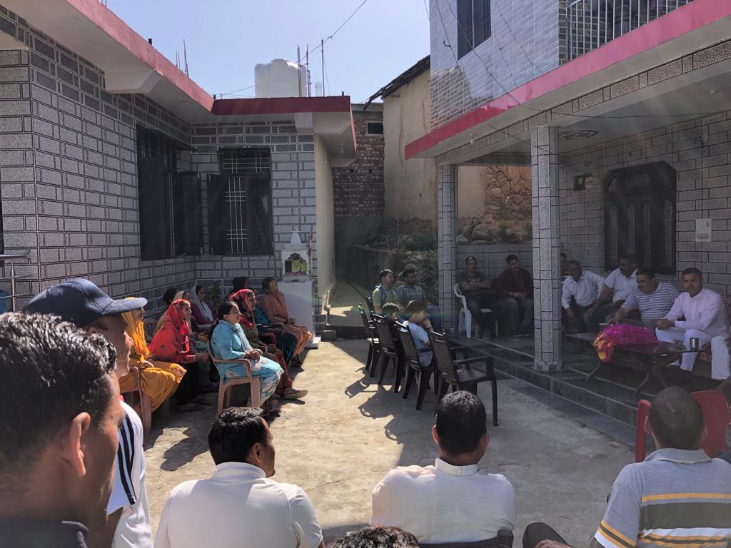 rajatthakurbjp's tweet photo. आज हमने प्रौण गांव में देवतुल्य कार्यकर्ताओं के बैठक की एवं गाँव मे चल रहे विकास कार्यों का जायजा भी लिया!!
देवतुल्य जनता से जो आपार स्नेह एवं आशीर्वाद मिल रहा है उसके लिए मैं सदैव आप��ा आभारी रहूँगा !! https://t.co/f3WyyBBfQ2