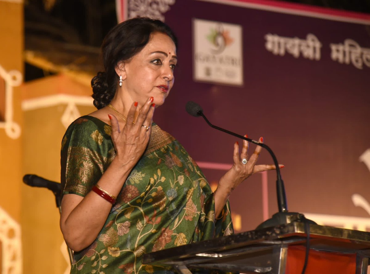 dreamgirlhema's tweet photo. Inaugurated a 4 day awareness function organised by Mrs Kanchan Gadkari for the Gayatri Mahila Udyogik Sahakari Sanstha in assocn with  MSME. Kanchan ji is doing extraordinary work in Nagpur to promote nari shakti &amp; yday women entrepreneurs in different  fields were felicitated https://t.co/alTfamhukX