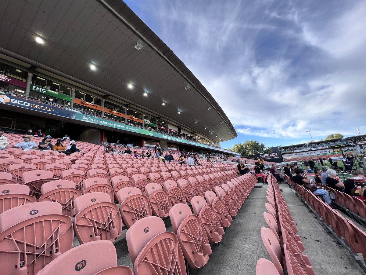 Plenty of supporters in <a href="/ChiefsRugby/">Gallagher Chiefs</a> colours and buildup beginning.
