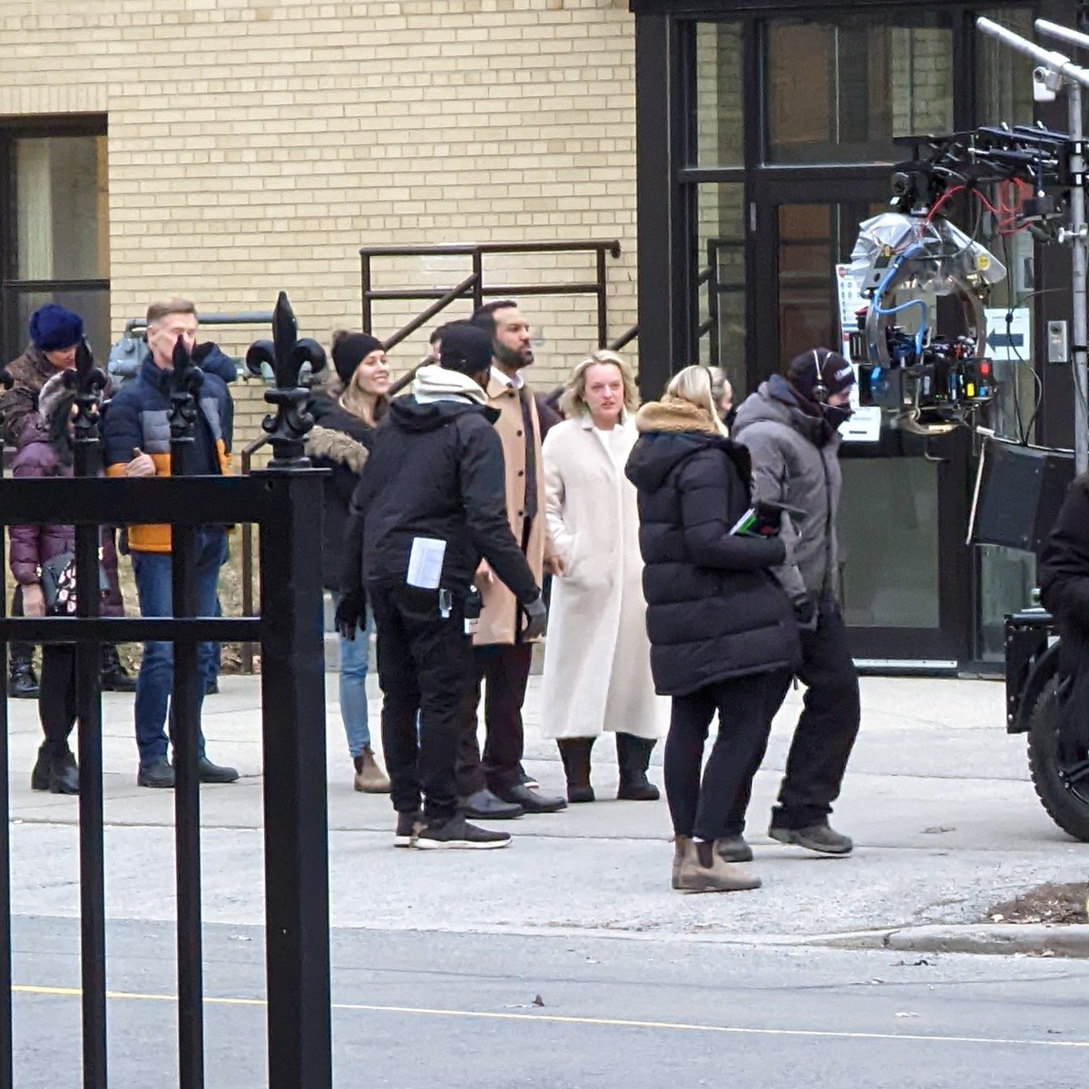 Elisabeth Moss and O-T Fagbenle
were shooting a scene together for The Handmaid's Tale season 5 at a location for the US Consulate in Toronto. Elisabeth was also filming a scene with Nichole at a park earlier today. #rubyroad #handmaidstale
@TOFilming_EM