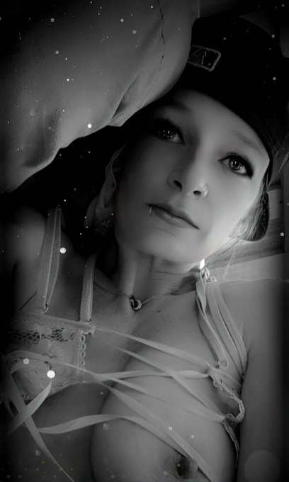 Starring off into the night trying to figure out where life went so wrong.  #ThoughtForTheDay #strongwoman<a href="/tag/thoughtfortheday"class="tags"><span>#thoughtfortheday</span></a><a href="/tag/strongwoman"class="tags"><span>#strongwoman</span></a>
