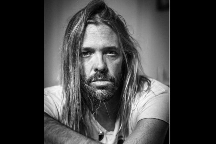 abenglubis's tweet photo. RIP Oliver Taylor Hawkins (February 17, 1972 – March 25, 2022) @foofighters https://t.co/h6KtvCpHQ1