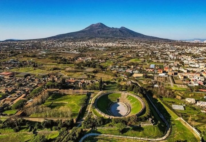 evans_efedjare's tweet photo. Italy is very famous for its historical places. It started already in Pompeii.  Pompeii was a resort for the rich Romans about 2000 years ago.  I also visited Pompeii. Pompeii was destroyed in 79 A.D. by the eruption of the volcano Vesuvius. https://t.co/WcG1Hk0ZGT