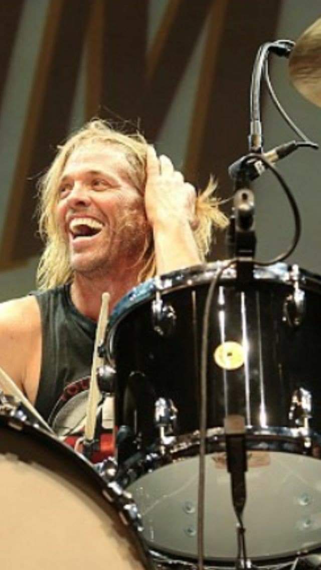 orphe666's tweet photo. #RIPTaylorHawkins 🙏🥁🙏🥁🙏 https://t.co/tq7LgCZo3u