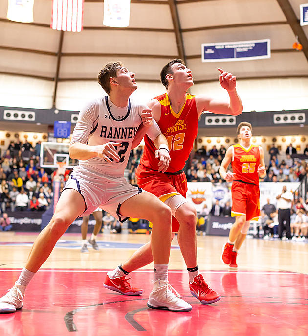PaulFritschner's tweet photo. Saint Peter's star Doug Edert and Xavier's Zach Freemantle played high school basketball together at Bergen Catholic in New Jersey.

They won a state title in 2019. https://t.co/HiFMuqNwC4