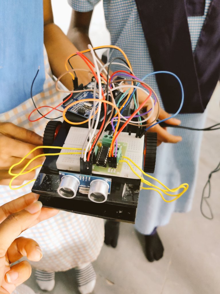 Anu719's tweet photo. back to school :) https://t.co/G68TwgMtrj
