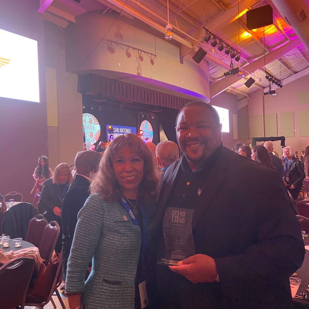 jaguaradsmith's tweet photo. It was an incredible night of fun, celebration, and Rock n’ Roll! I had the honor to grace the stage with 39 other leaders in San Antonio, officially becoming a San Antonio Business Journal 40 Under 40 honoree!#SABJ #40Under402022 https://t.co/iKC4Z4CvSj
