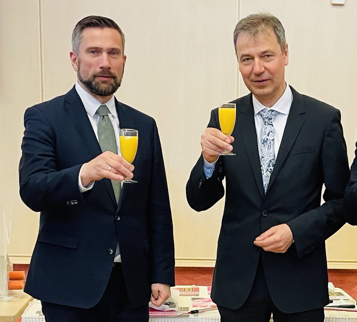 steph_mistral's tweet photo. 8.000 Kilometer Glasfaserkabel: #Nordsachsen surft auf Gigabit-Welle. 48.000 Haushalte profitierten von der schnellen Datenautobahn. „Erfolgreiche Digitalisierung braucht ein stabiles, leistungsfähiges Netz“, sagt @MartinDulig, Staatsminister für Wirtschaft, Arbeit und Verkehr. https://t.co/ZBxnkSg7nE
