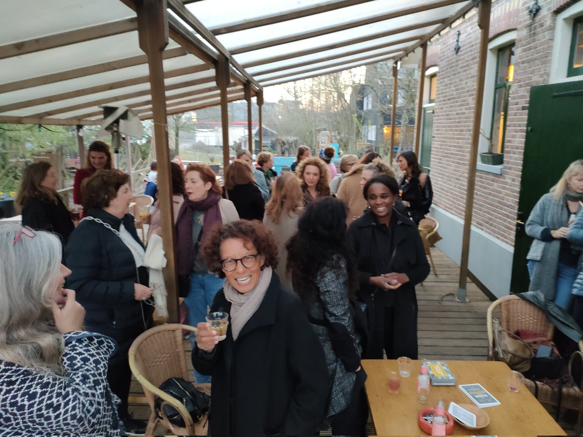 About last night. We mochten elkaar weer ontmoeten zoals we dat bij Bedrijvige Vrouwen meestal net iets anders doen. Dit keer met de geweldige Jane van Deejayne Disco.