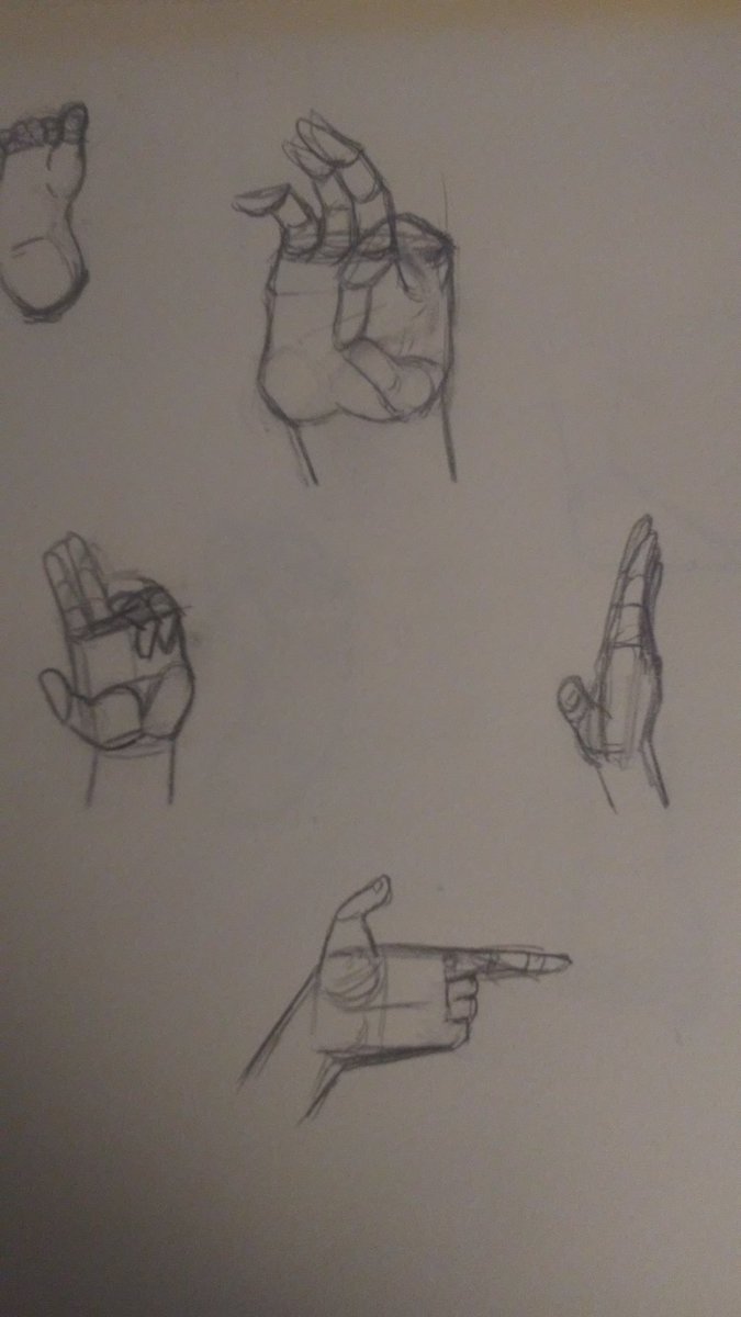 snkFTW443's tweet photo. Here's some hands and feet sketches I did while watching @JobbytheHong drawing some during his stream (as well as adding some examples I did by myself)

#Drawbbylessons https://t.co/iaVF8h1RcU