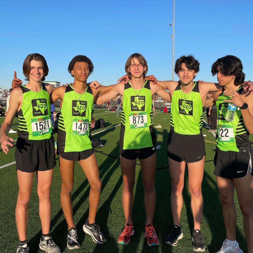 lucas_thelen1's tweet photo. Over the last week ran a 1600 pr of 4:35.21 at TDF, then last night was able to be part of a school record DMR at Texas Relays with a time of 10:42.41. Proud of the team and all our performances and excited to run faster in future races! https://t.co/uxq5RarivU