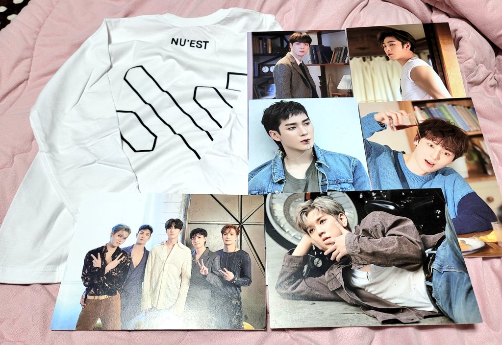ajdmm_love's tweet photo. 뉴이스트 10주년 카페 해시태그 이벤트 당첨 물품이 도착했어요~ㅠ 
박스뜯고 티셔츠 끌어안고 그자리에서 운 러브입니다😭😭😭😭😭
@nuest_10th 소중하게 잘 보관할께요~~~ 감사합니다~~ㅠㅠ https://t.co/orT8s2FjdC