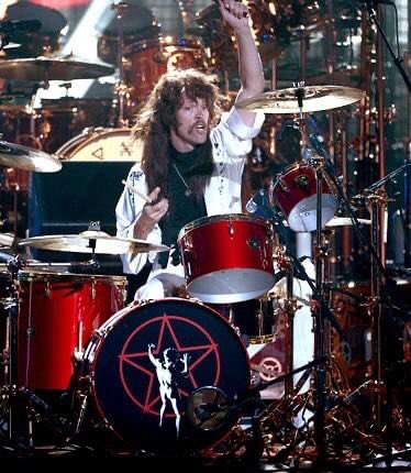 pwrwindows's tweet photo. RIP Taylor Hawkins, you will be missed…. https://t.co/vjAV0npf3z