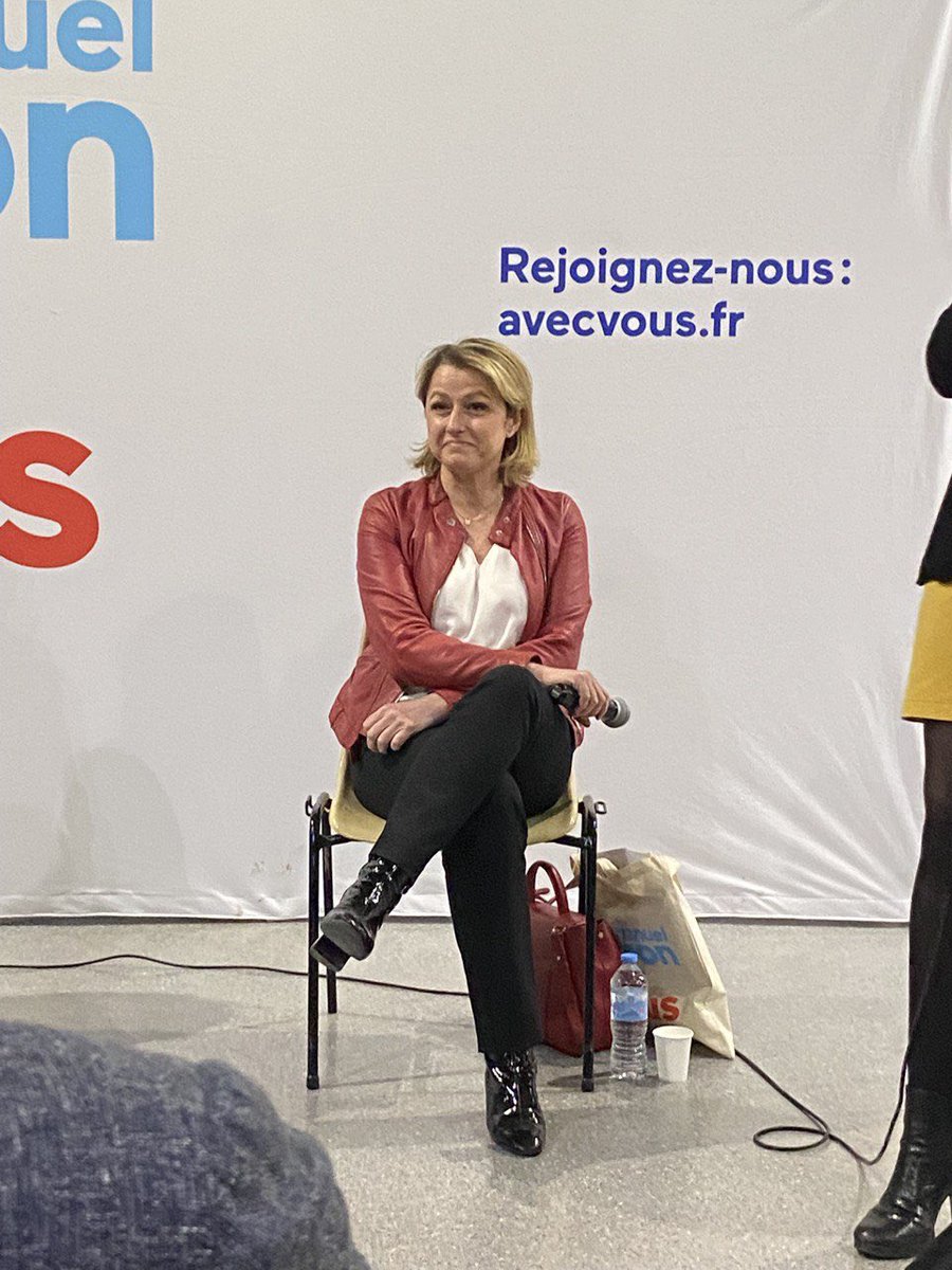 BoulkrounShee's tweet photo. Réunion hier à #ivrysurseine avec @barbarapompili et @jnbarrot organisée dans le cadre des #94hdu94
Nous avons échangé sur les préoccupations des français et notamment des #ivryens et sur l’ambition pour la 🇫🇷 du projet présidentiel.
👏 @Olibey10 pour l’animation !
#avecvous https://t.co/nkItepOFcx