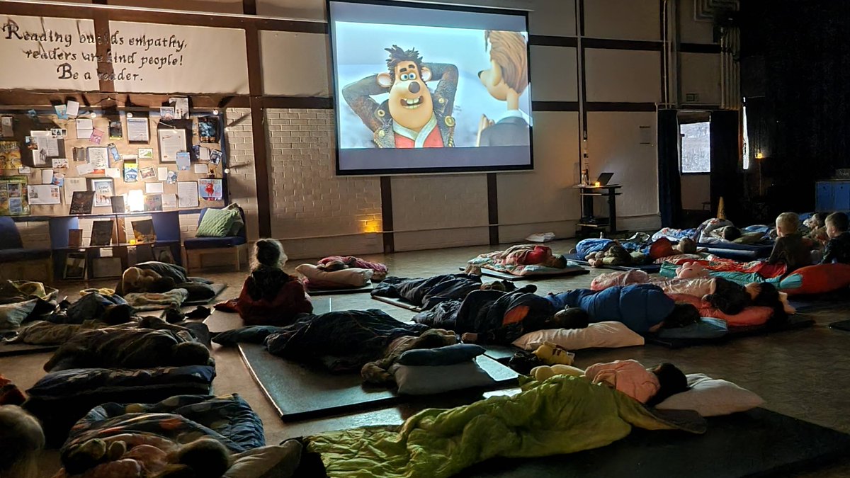 thongsleyfields's tweet photo. A successful night after a fun packed evening! Now for some breakfast before packing away. #randomsocks #ks1sleepover https://t.co/teNSq259b3