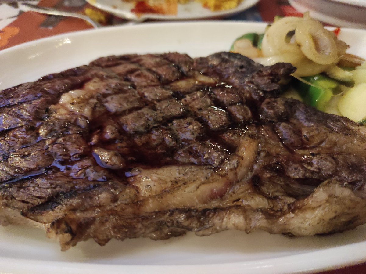 AlteredStatePH's tweet image. Dinner date @ Barcino 😋 Pramis: grilled veggies, paella, at steak lang kinain ko. Wala nang iba, kahit mas masarap pa yung naka-upo sa tapat ko 😋