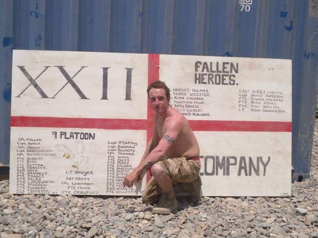 150G512XD's tweet image. Jamie was proud of this picture, a makeshift memorial to the brave comrades who had fallen in Afghanistan. Sadly, Jamie's name would also be added to the memorial 😢❤ 

Thank you for your service Jamie ❤️

Lest we forget 🇬🇧