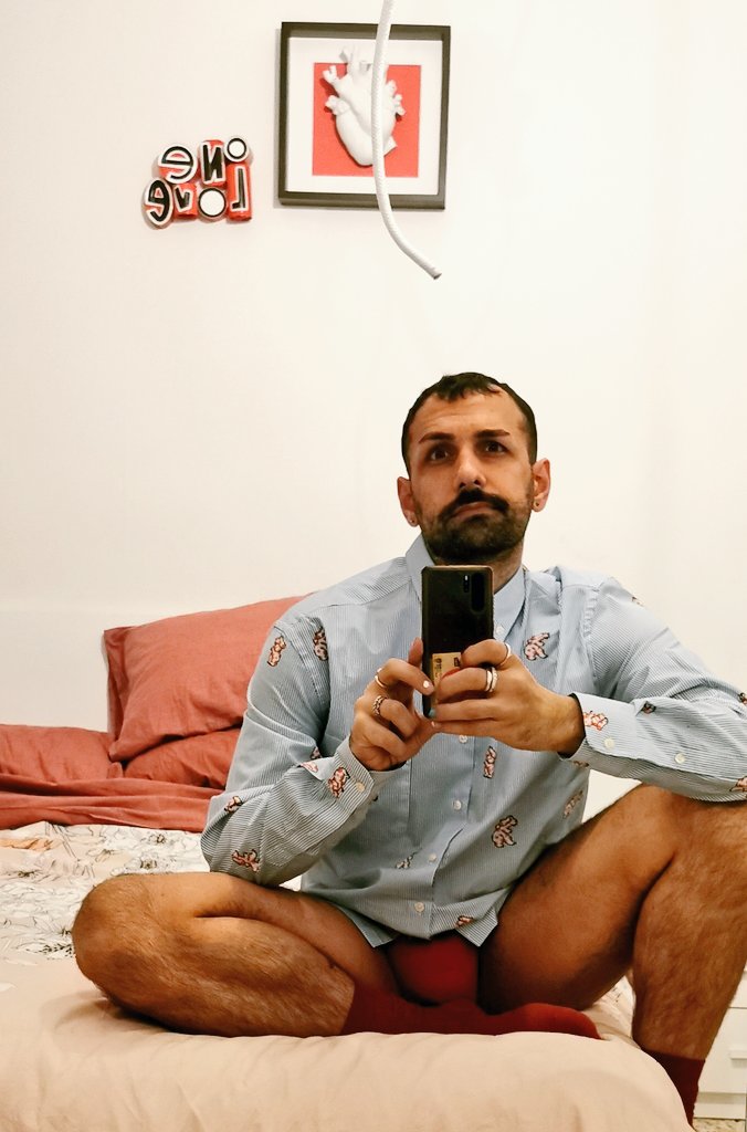 Andylb85's tweet photo. Feeling confident
#bedview
#bedroom https://t.co/xYJQfMmvfx