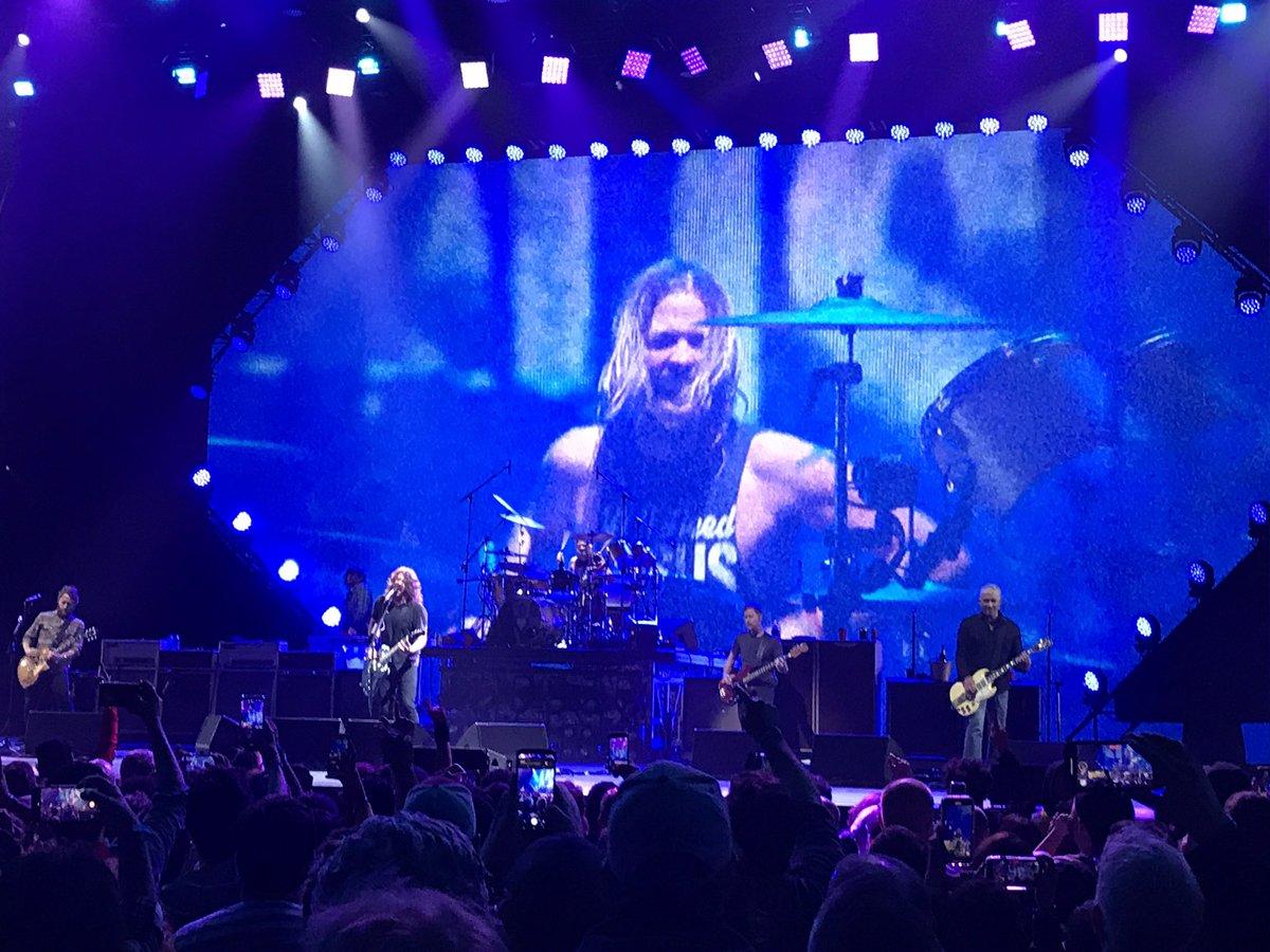 perhakon's tweet photo. Today is a cold day in the sun. #RIPTaylorHawkins https://t.co/KNh5fu0fH1