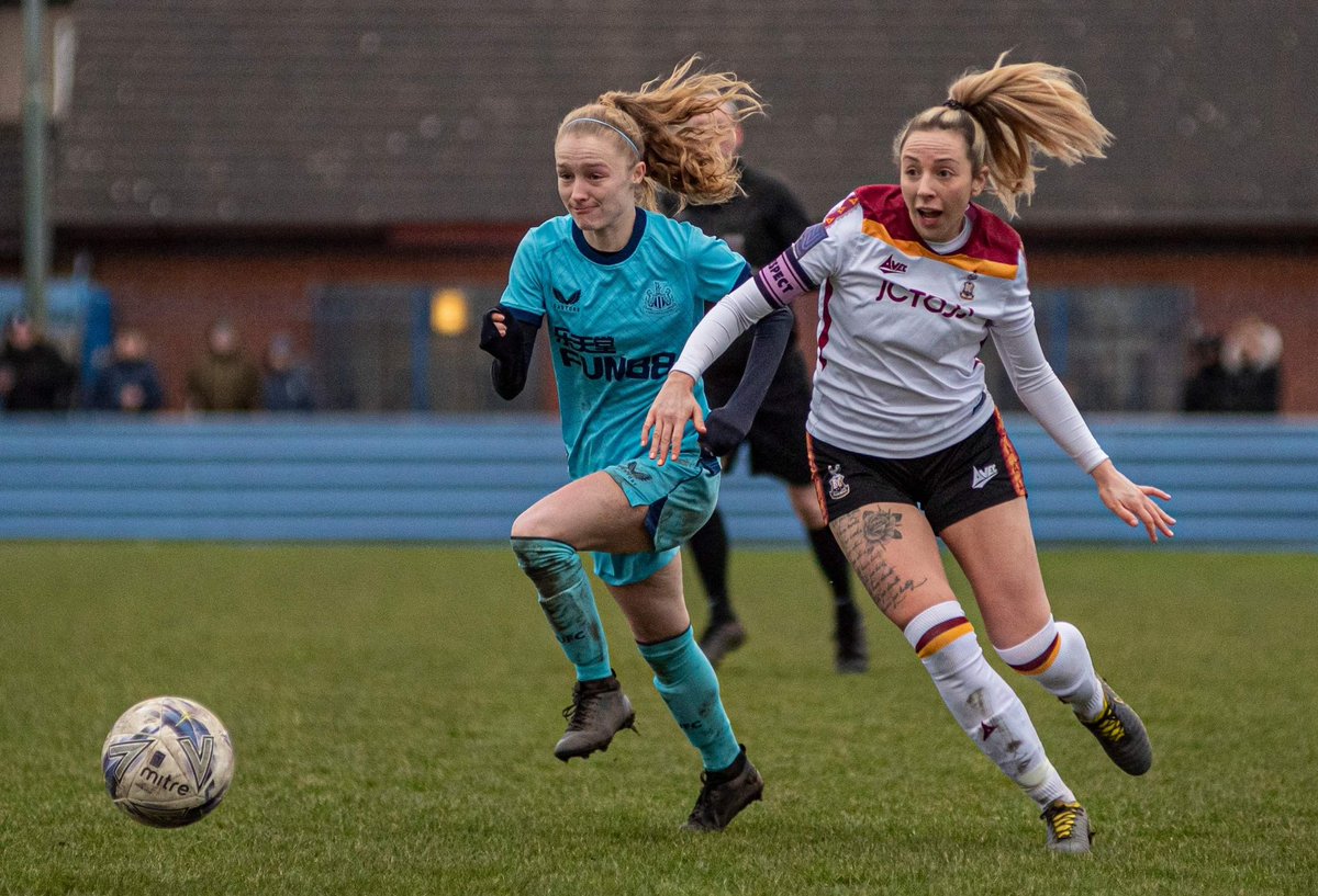Tyneside_NUWFC's tweet photo. Looking like a lovely weekend to get out and support local Girls and Women’s Football, I’m covering @JarrowLassesU13 v Norton Girls today then tomorrow it’s @NUFCWomen v @bcafc_women
#MemoriesToMake 📸
#SupportNorthEastGirlsAndWomensFootball https://t.co/ORokt4QIn1