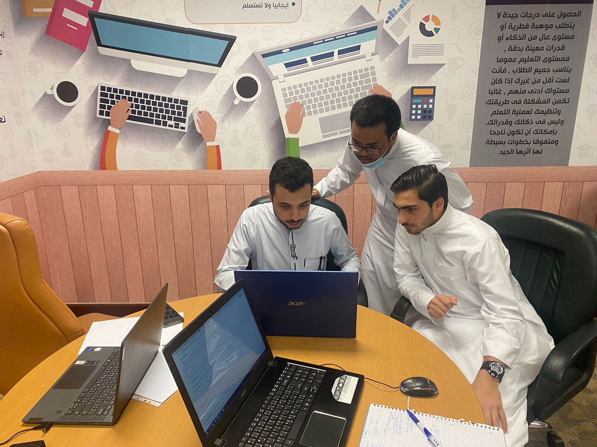 Y_M_ALHAMDAN's tweet photo. طلابنا في مسابقة تحدي البرمجة السابع Programming Jam 7.0
#programmingjam7 
#pjam7
#ACMKSA https://t.co/WHJu48SNnz