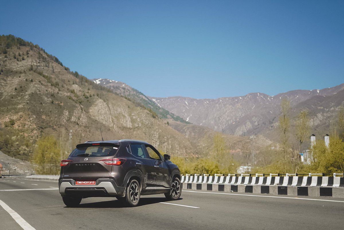 BunnyPunia's tweet photo. Day 2 of #LadakhEscape with the @Nissan_India Magnite continues on a beautiful note. 
We have crossed Srinagar and now enroute Sonamarg. 

Keep following for more updates..

@91wheels @JulianPratap @VaniAiyer @srivastava91265 https://t.co/CW3O8X4NBI