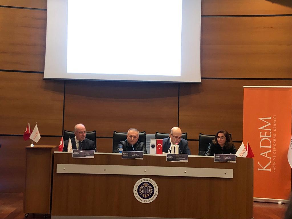 Atatürk Üniversitesi Genç Kadem Kulübü ve Erzurum KADEM İl Temsilciliğinin destekleriyle düzenlenen   "Ulusal Kadın ve Medeniyet Sempozyumu'nun birinci gününü başarı ile gerçekleştirdik.Sempozyumumuz ikinci gün sunumlarıyla devam edecektir.