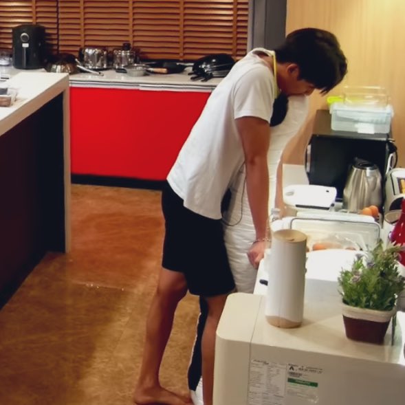 Nukcyn's tweet photo. #GMMTVSafeHouseSS3D6 #เอิร์ทมิกซ์ #EarthPirapat #mixxiw 

วันที่เธอไม่อยู่                           วันที่มีเธออยู่ https://t.co/92GkQPquU6