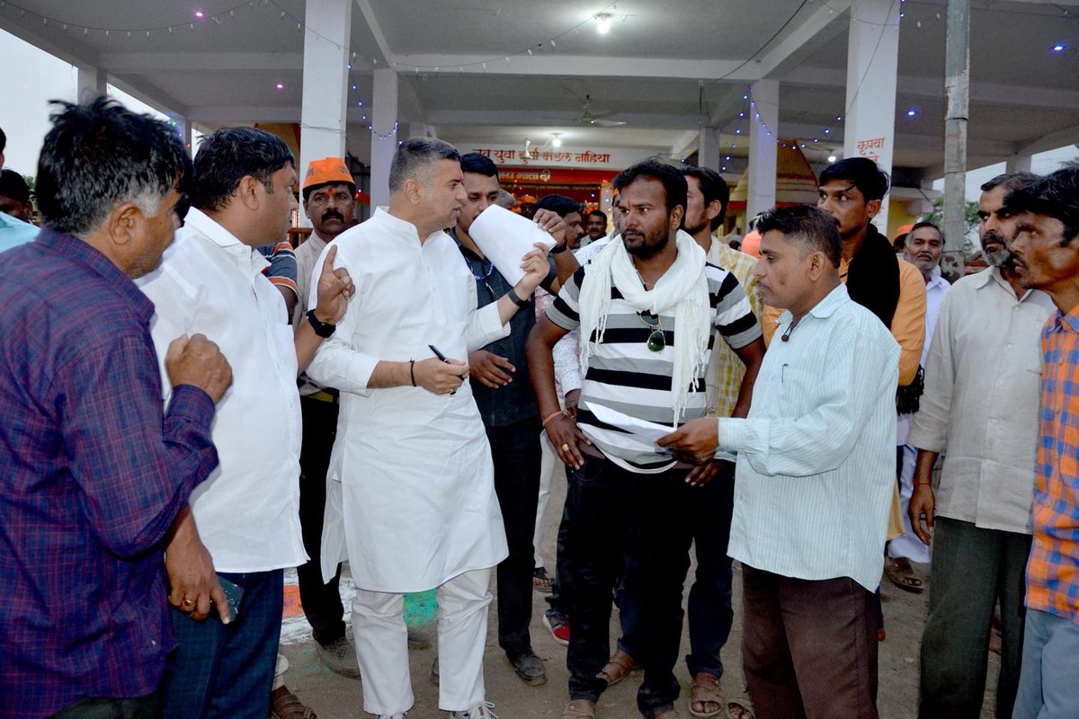 nilay_daga's tweet photo. ग्राम नाहिया में कि जनसुनवाई।
जन जन के साथ कांग्रेस का हाथ।
@RahulGandhi @OfficeOfKNath @digvijaya_28 @INCMP
#RahulGandhi #Congress4MP https://t.co/T8LiJlEk6t