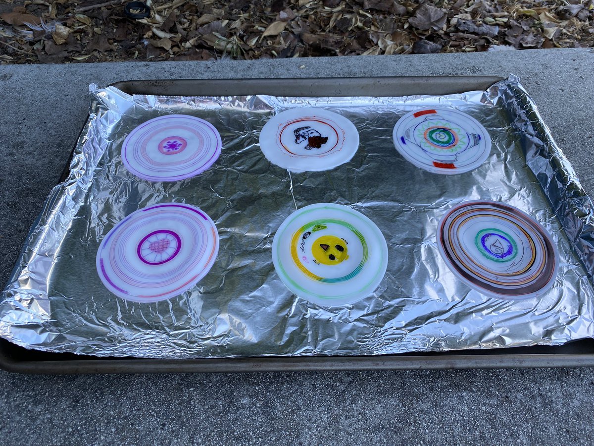 MsKuwano's tweet photo. 3D Art after school enrichment class! The amazing shrinking cups! Or should we say “reverse”3D? 🤣 I could teach this class all day💗  @DeVargasSchool  #dvlions https://t.co/ODwX9Zj7ua