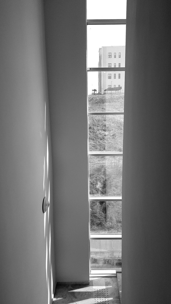 قال لي: كيف أنت؟ قلت: عليل
سهر دائم وحزن طويل