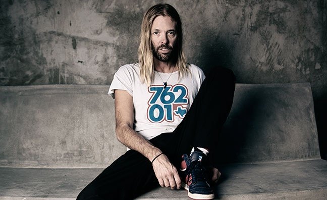 Can't believe what am reading this morning Taylor Hawkins has passed away at the age of 50. Such sad and tragic news RIP

#foofighters #taylorhawkins #bestdrummerever