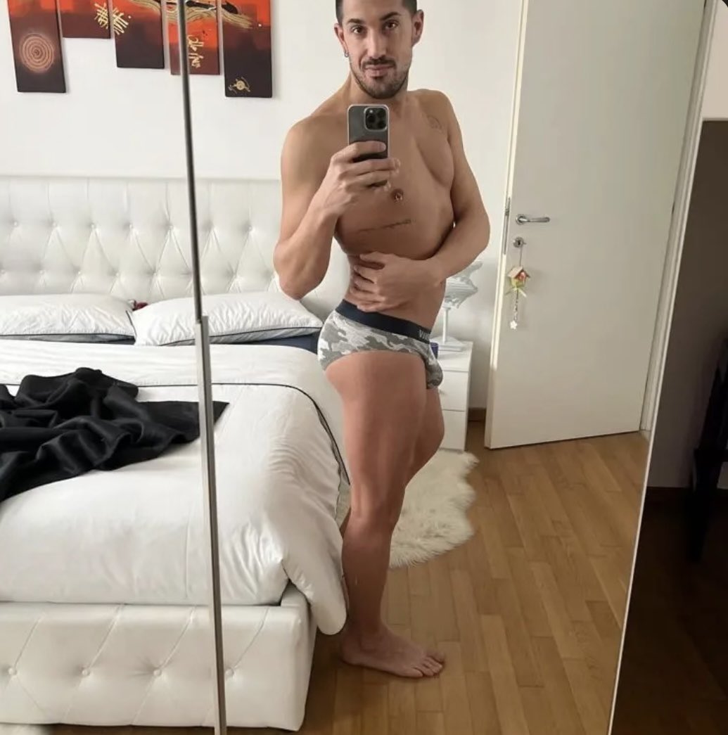 simosexy87's tweet photo. Buondì 💋 https://t.co/UbzeT4F9bJ